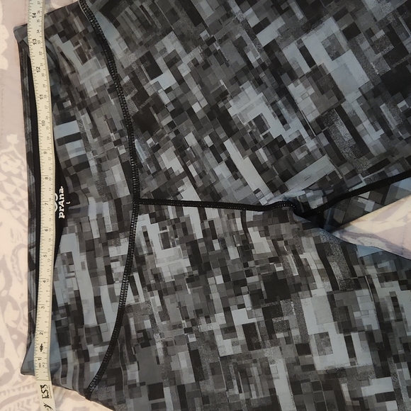 Prana Capri leggings...perfect for yoga, walking,  running etc. Great condition! - Picture 6 of 9